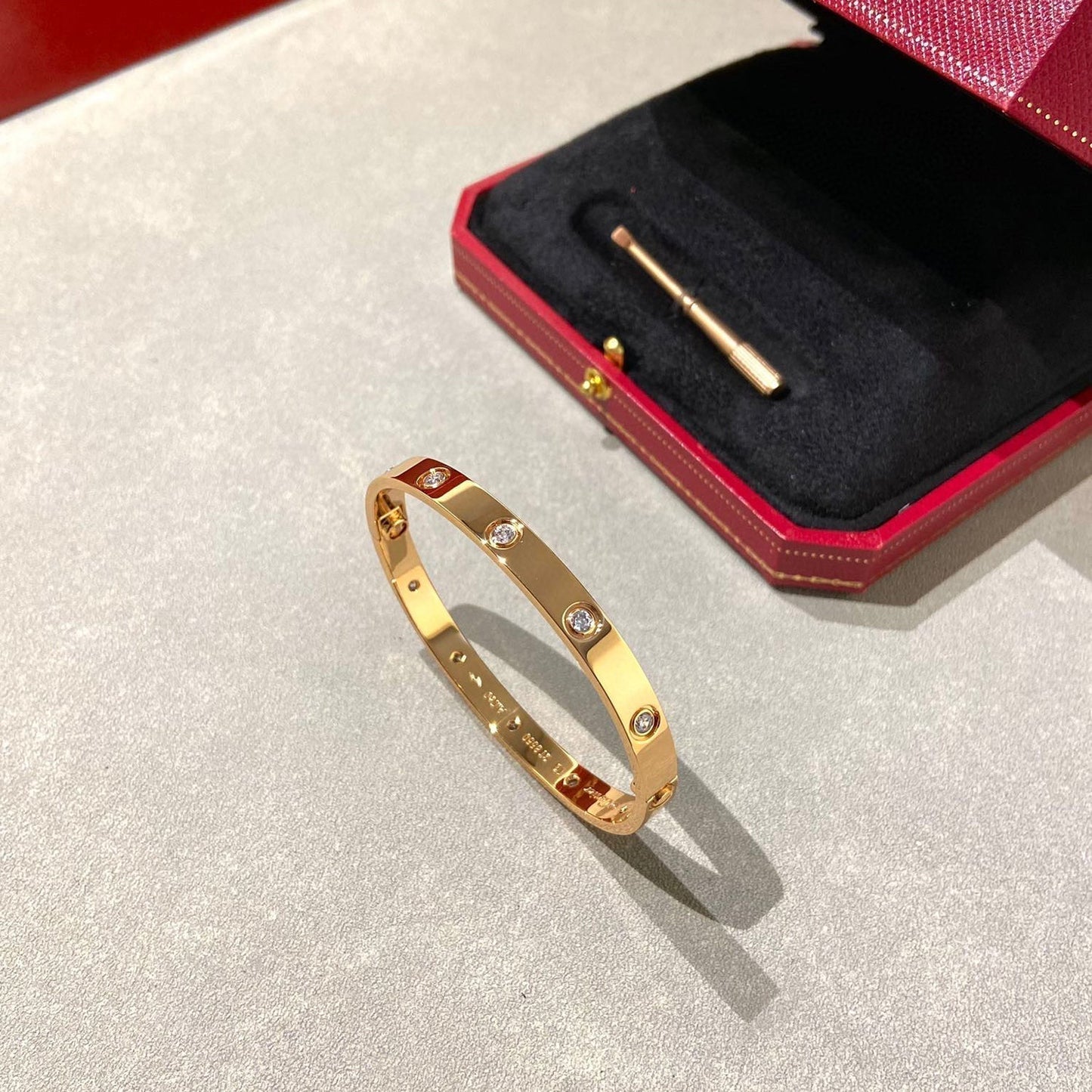 LUXEIFY LOVE BRACELET 6.1MM 10 DIAMONDS