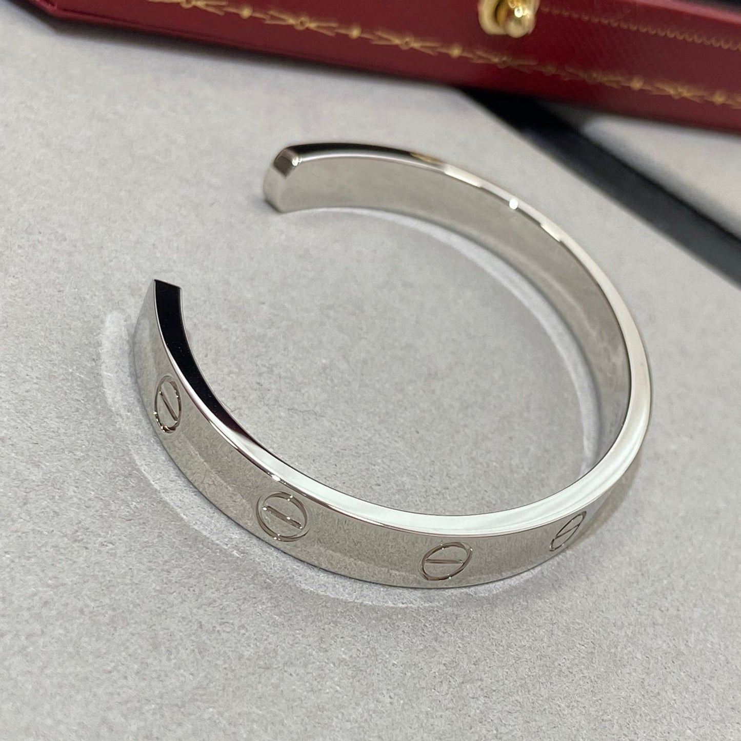 LUXEIFY LOVE BRACELET 6.1MM 1 DIAMOND OPEN CUFF