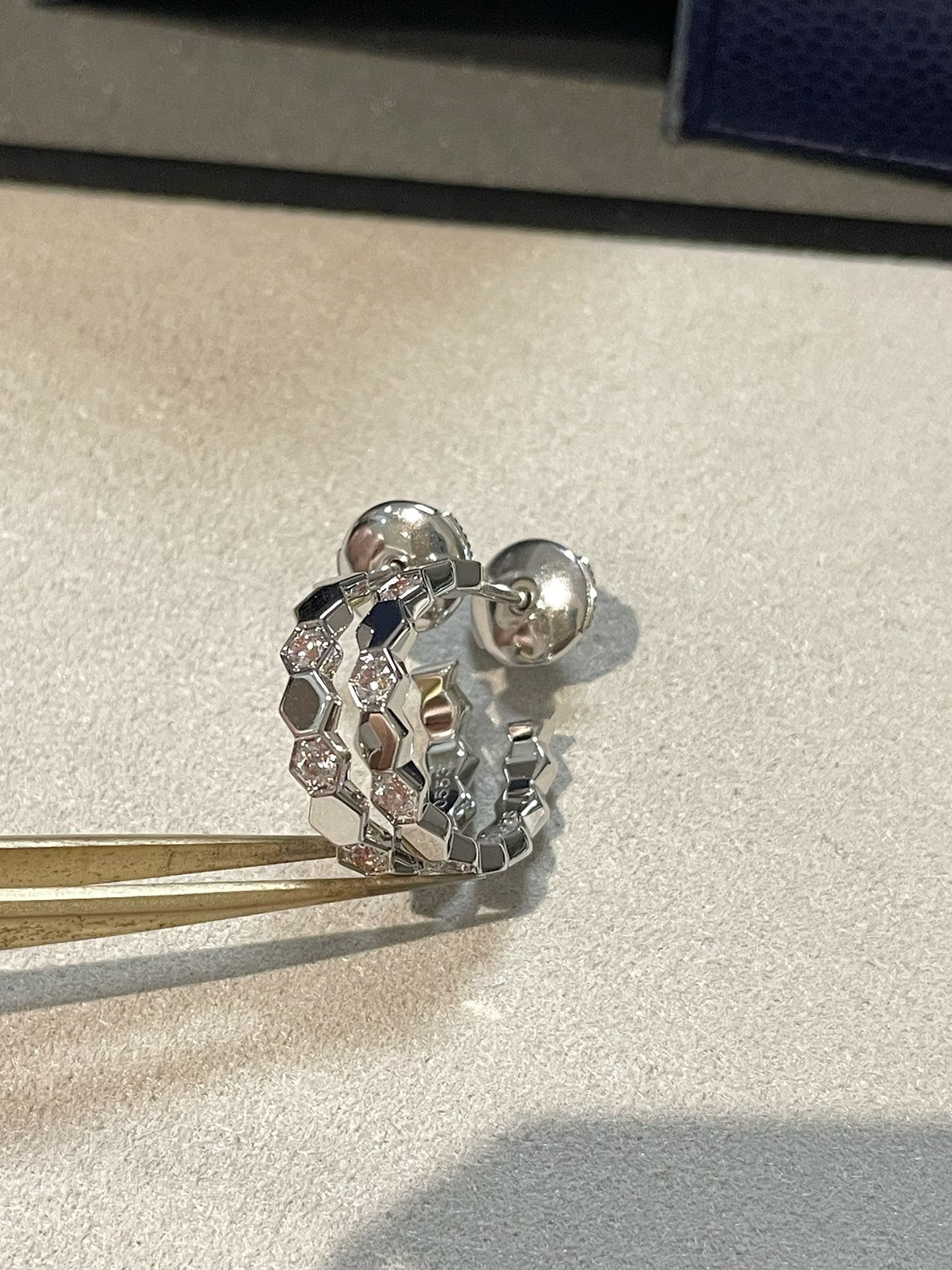 LUXEIFY Hollow Design Four-Leaf Clover Flower Shape Ring