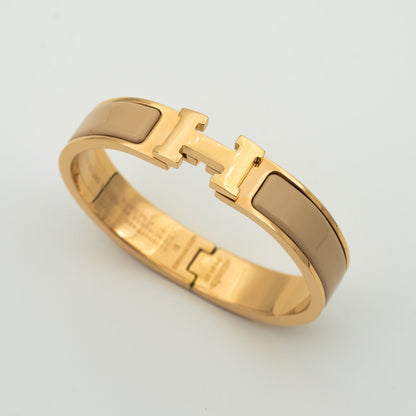 LUXEIFY H GREY BRACELET