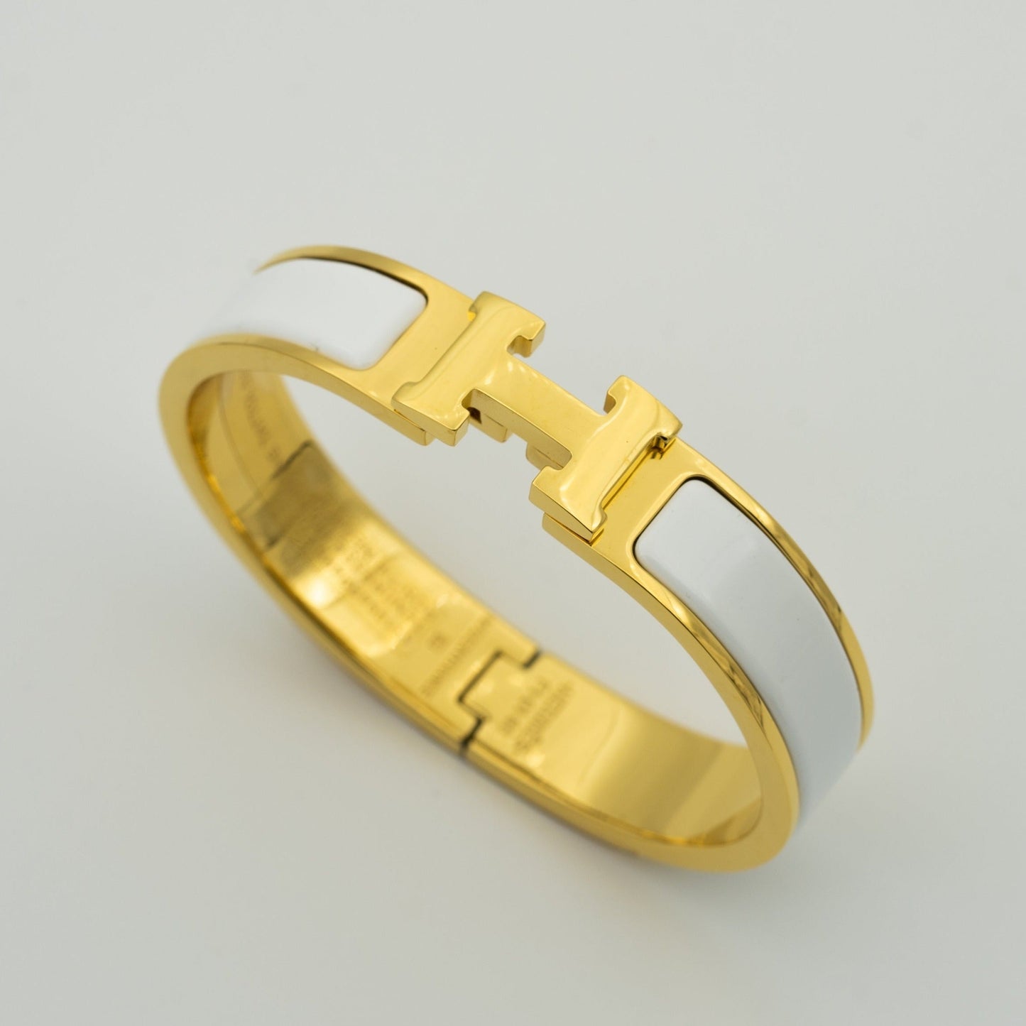 LUXEIFY H WHITE BRACELET