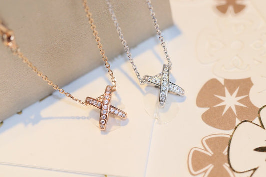 LUXEIFY JEUX DE DIAMOND NECKLACE