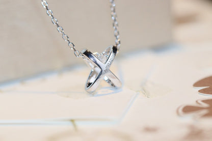 LUXEIFY JEUX DE DIAMOND NECKLACE