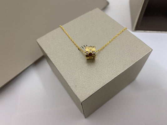 LUXEIFY BEE LOVE DIAMOND NECKLACE