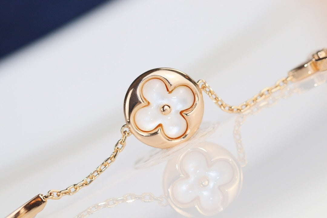 LUXEIFY LEAF CLOVER BRACELET