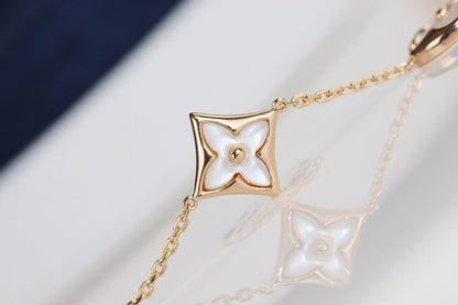 LUXEIFY LEAF CLOVER BRACELET