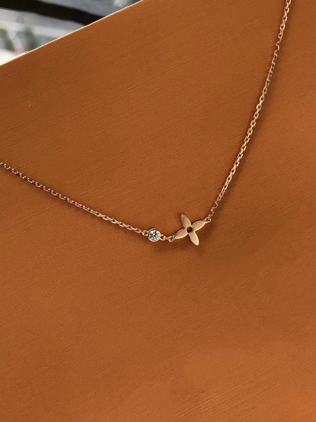 LUXEIFY BLOSSOM PENDANT PINK GOLD AND DIAMOND