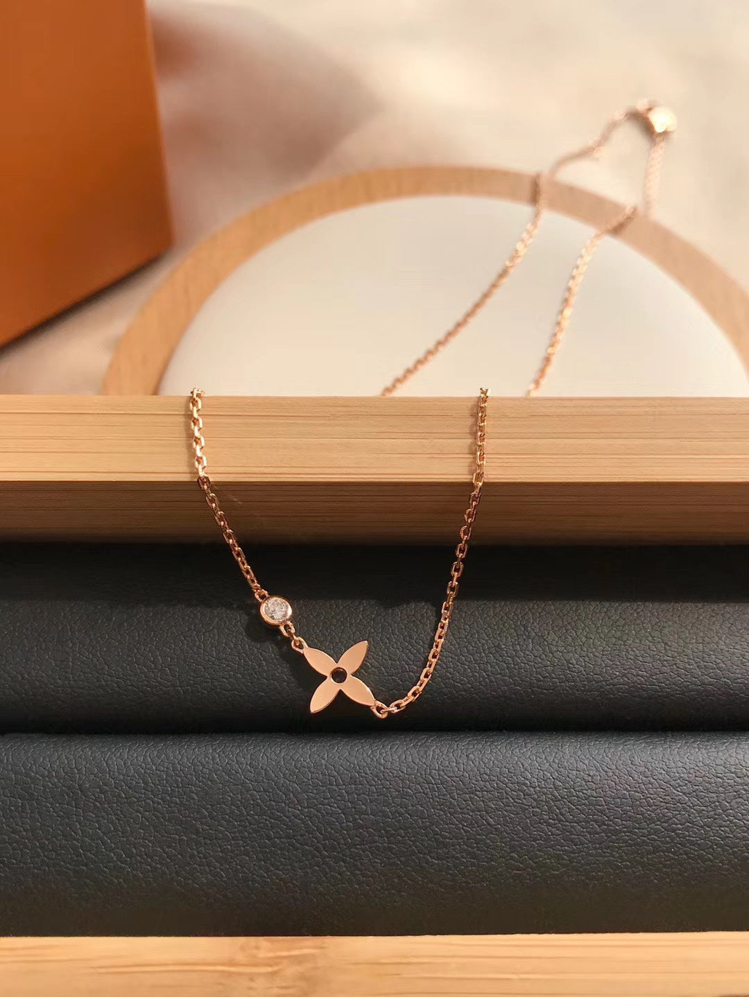 LUXEIFY BLOSSOM PENDANT PINK GOLD AND DIAMOND