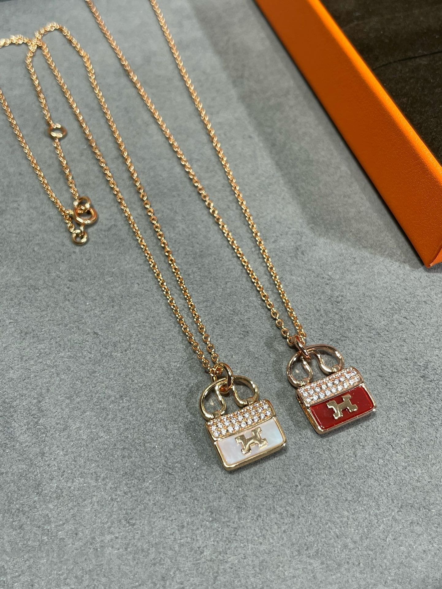 LUXEIFY H CIRCE MOISSANITE PENDANT NECKLACE GOLD