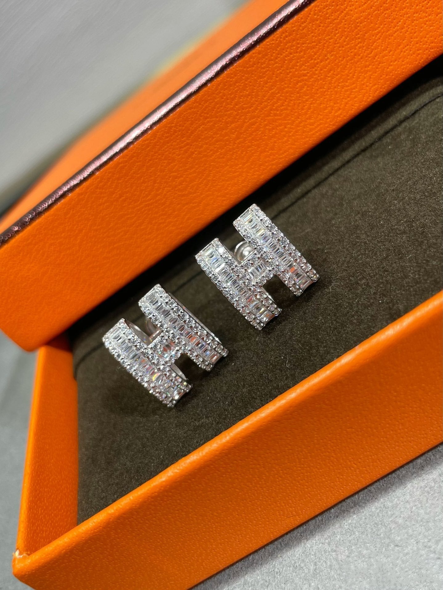 LUXEIFY H STUD EARRINGS WITH SILVER DIAMONDS
