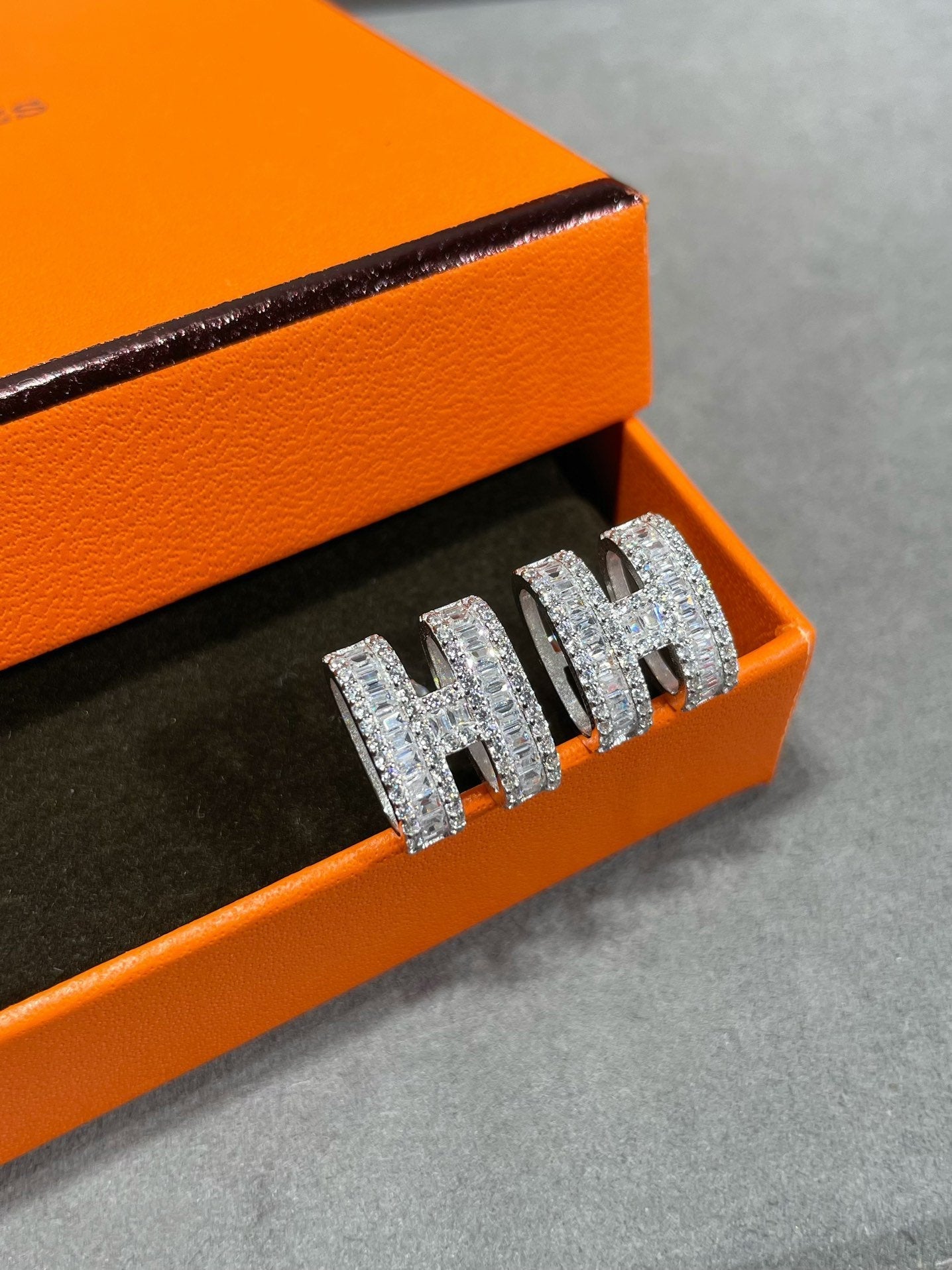 LUXEIFY H STUD EARRINGS WITH SILVER DIAMONDS