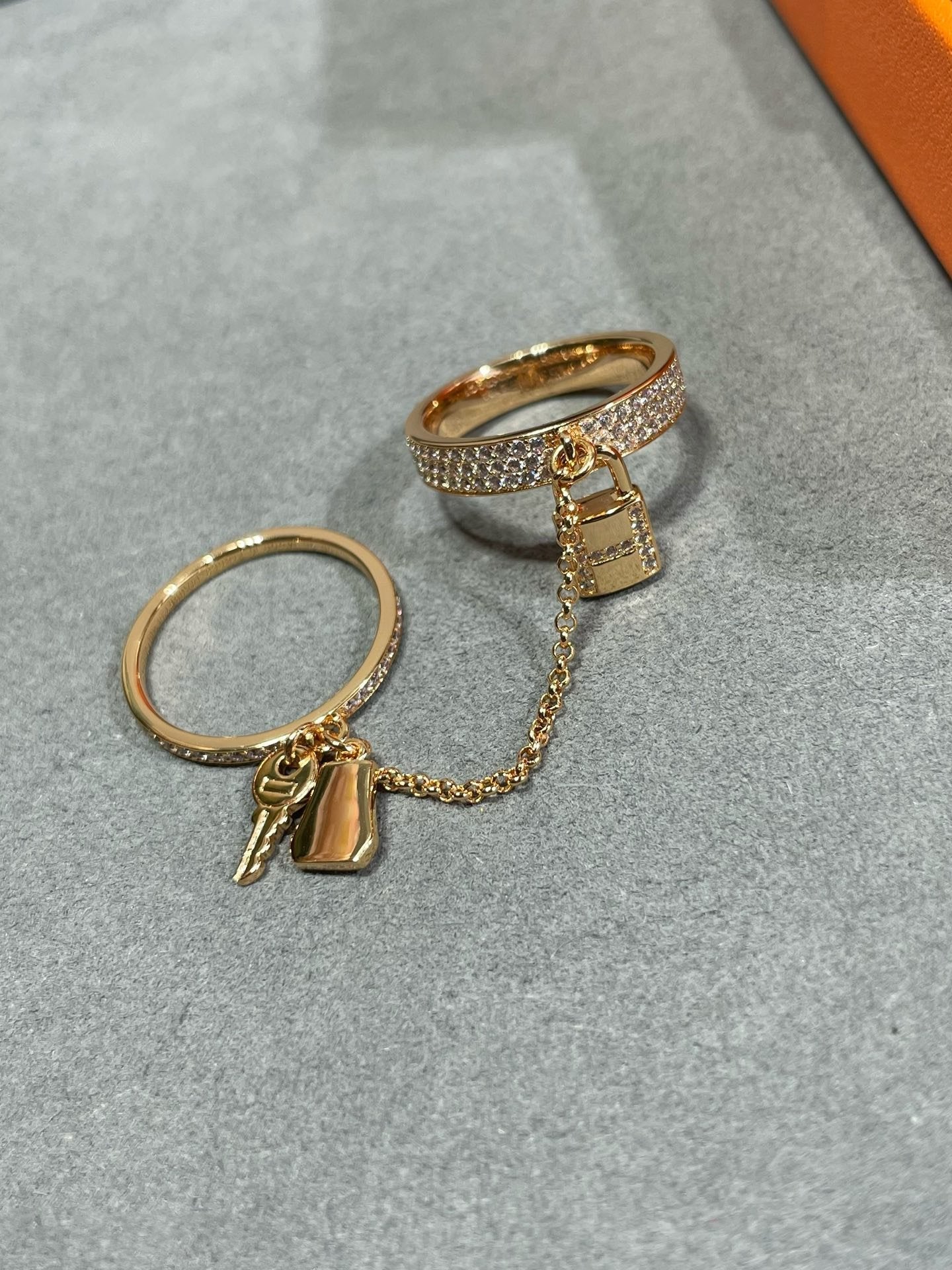 LUXEIFY HM KELLY CLOCHETTE DOUBLE RING IN ROSE GOLD WITH DIAMONDS