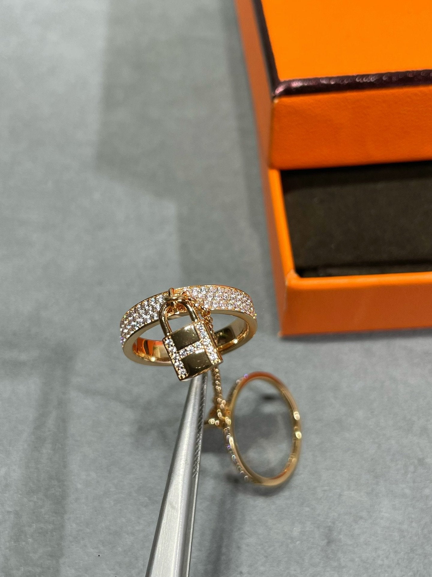 LUXEIFY HM KELLY CLOCHETTE DOUBLE RING IN ROSE GOLD WITH DIAMONDS