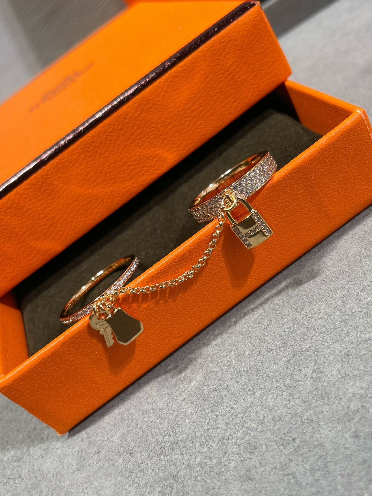 LUXEIFY HM KELLY CLOCHETTE DOUBLE RING IN ROSE GOLD WITH DIAMONDS