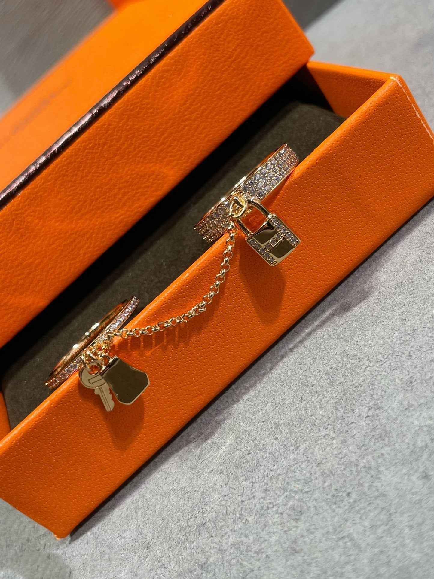 LUXEIFY HM KELLY CLOCHETTE DOUBLE RING IN ROSE GOLD WITH DIAMONDS