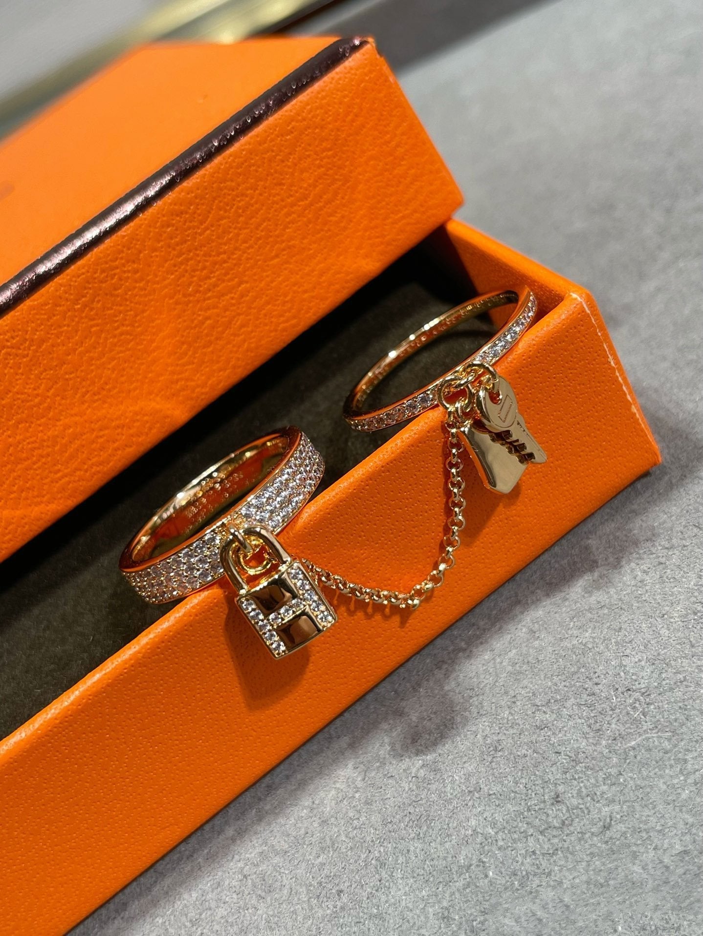 LUXEIFY HM KELLY CLOCHETTE DOUBLE RING IN ROSE GOLD WITH DIAMONDS