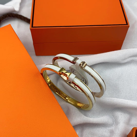 LUXEIFY CLASSIC HM CLIC WHITE 8MM ENAMEL BRACELET