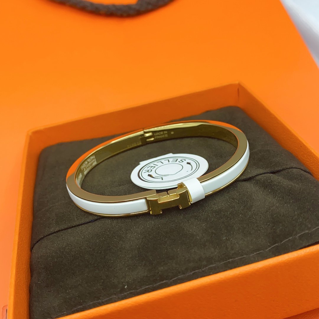LUXEIFY CLASSIC HM CLIC WHITE 8MM ENAMEL BRACELET