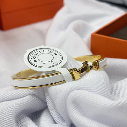 LUXEIFY CLASSIC HM CLIC WHITE 8MM ENAMEL BRACELET