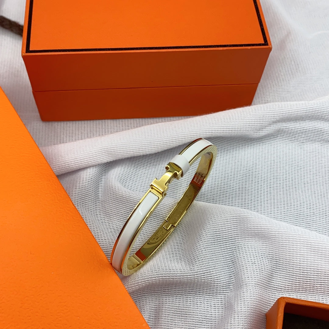 LUXEIFY CLASSIC HM CLIC WHITE 8MM ENAMEL BRACELET