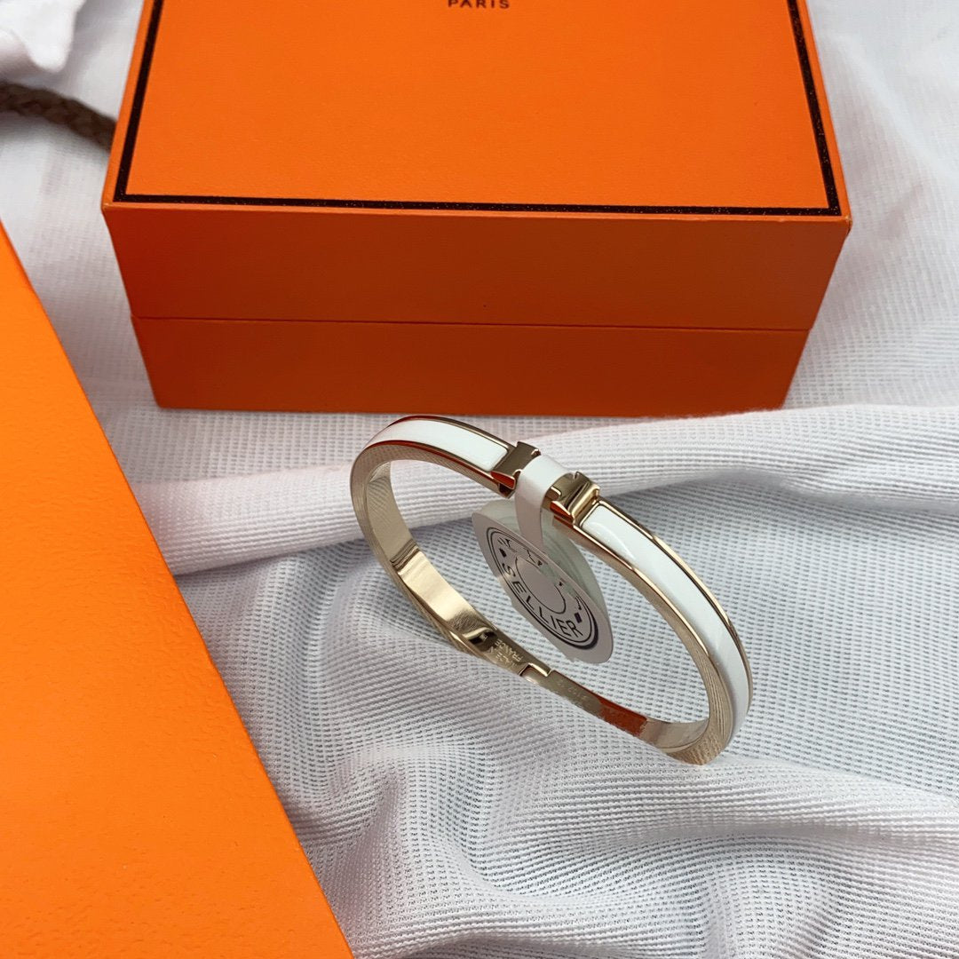 LUXEIFY CLASSIC HM CLIC WHITE 8MM ENAMEL BRACELET