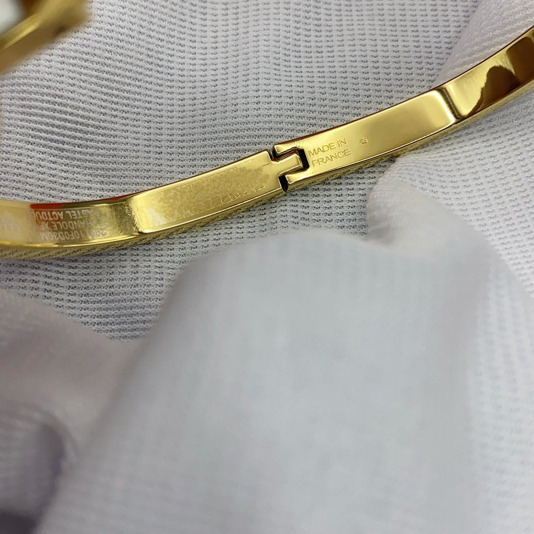 LUXEIFY CLASSIC HM CLIC WHITE 8MM ENAMEL BRACELET