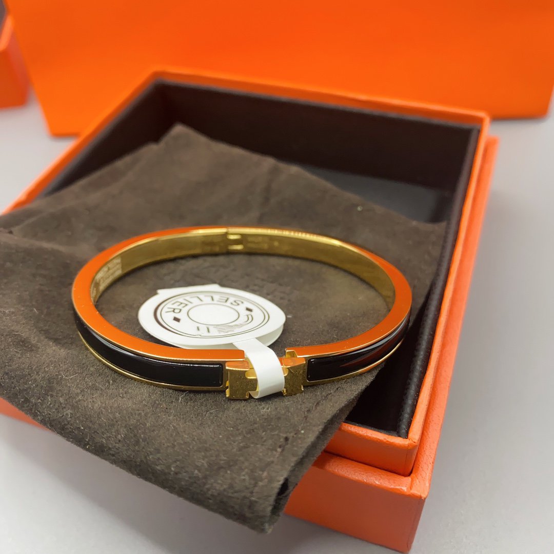 LUXEIFY CLASSIC HM CLIC BLACK 8MM ENAMEL BRACELET