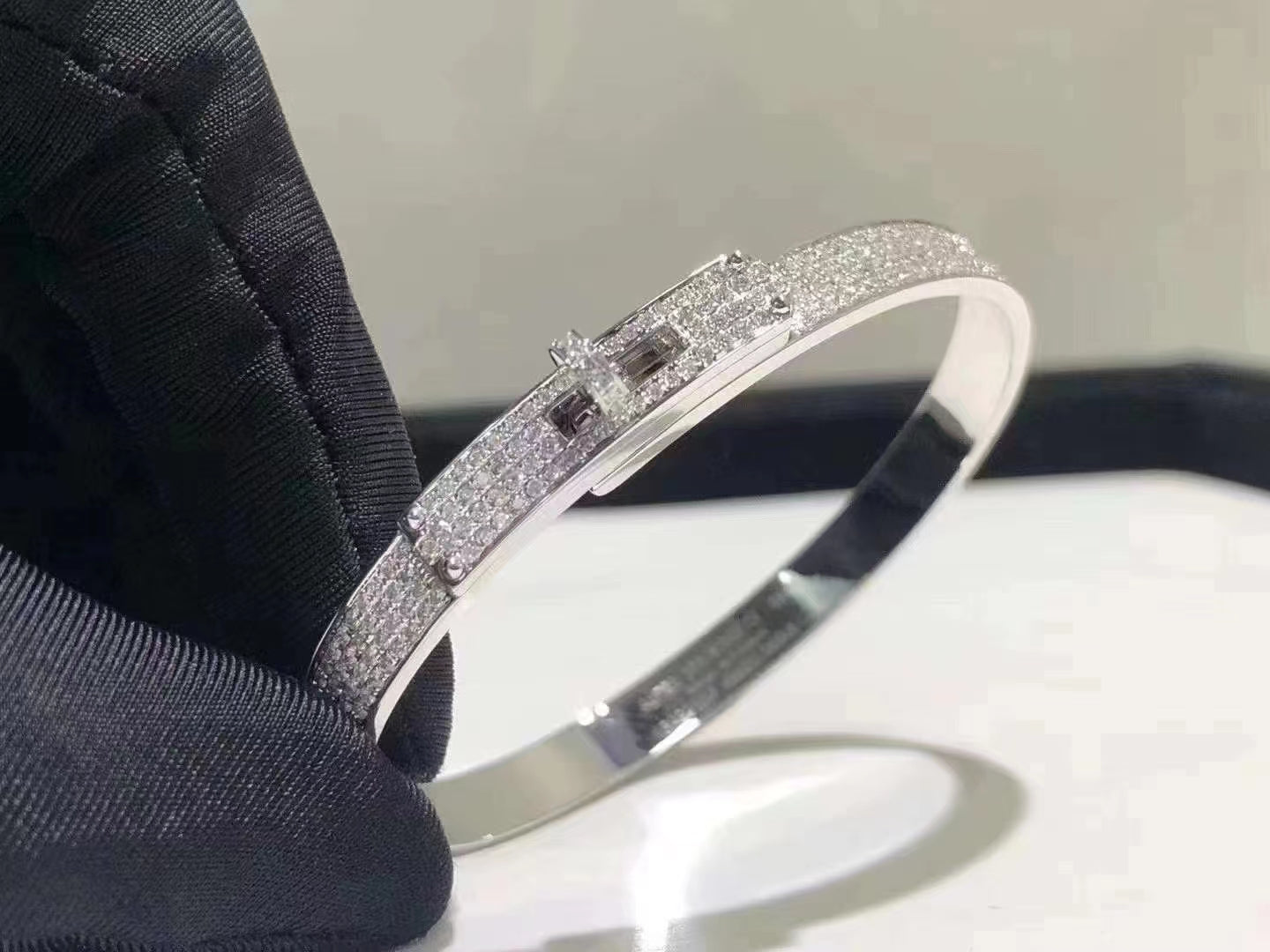 LUXEIFY HM KELLY BRACELET IN SILVER AND FULL PAVE DIAMOND