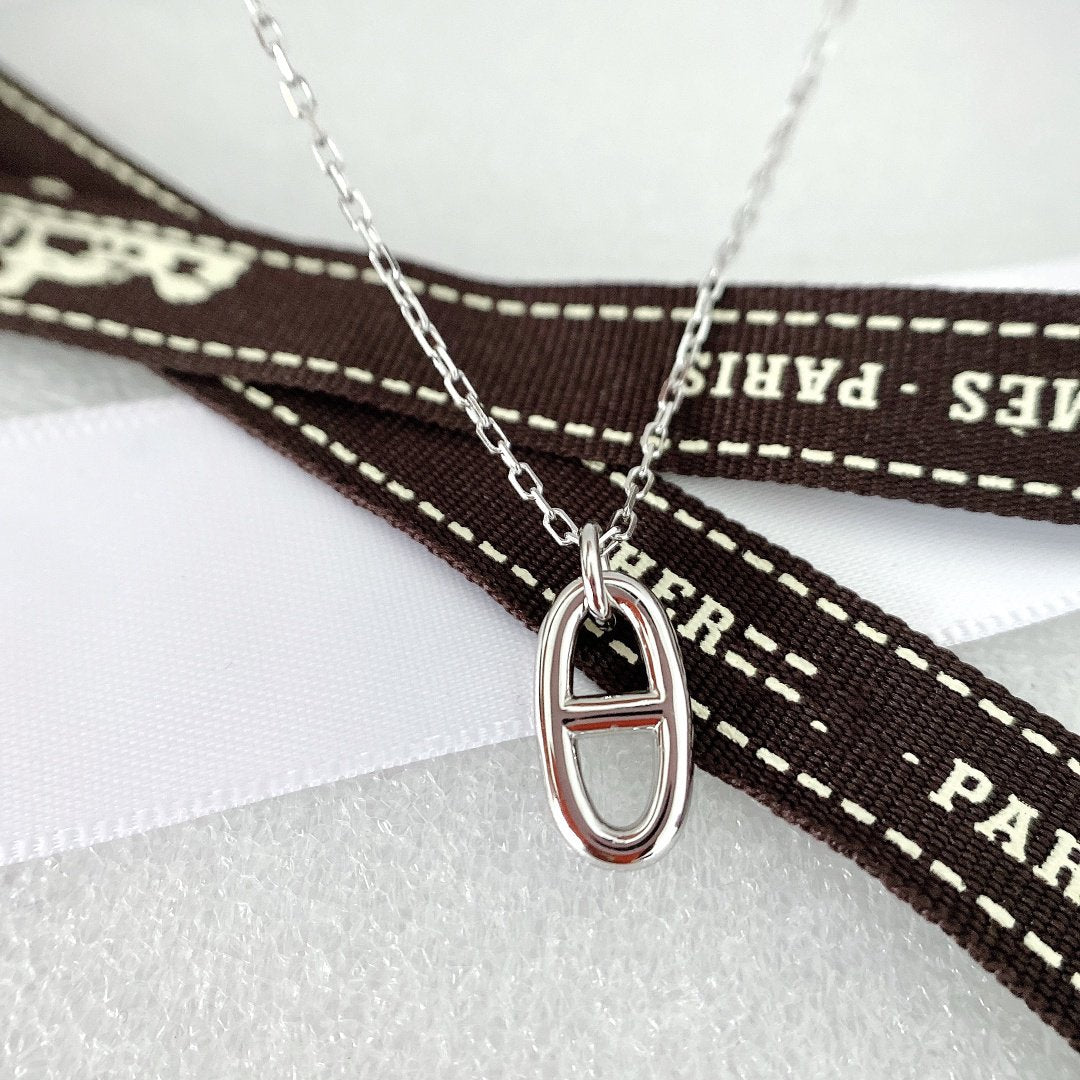 LUXEIFY HM PIG NOSE NECKLACE