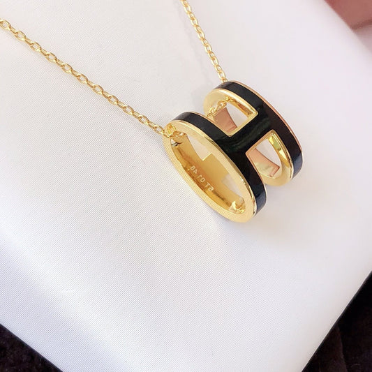 LUXEIFY HM CLIC BLACK ENAMEL GOLD NECKLACE