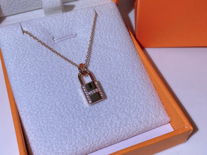 LUXEIFY HM ADVANCED NICHE LOCK HEAD NECKLACE DIAMONDS