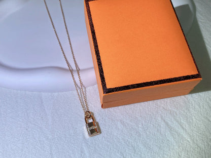 LUXEIFY HM ADVANCED NICHE LOCK HEAD NECKLACE DIAMONDS