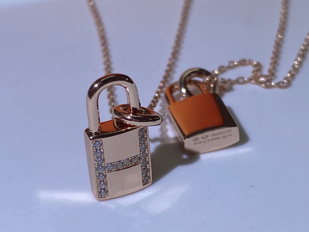 LUXEIFY HM ADVANCED NICHE LOCK HEAD NECKLACE DIAMONDS