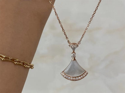 LUXEIFY DREAM NECKLACE MOP PINK GOLD DIAMOND