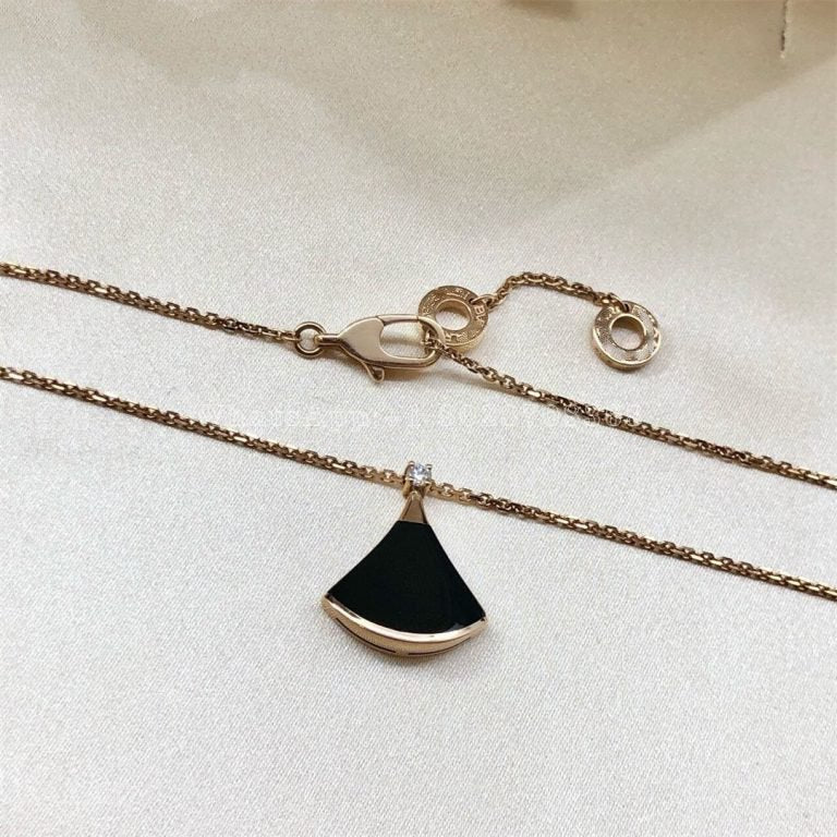 LUXEIFY DREAM NECKLACE ONYX 1 DIAMOND