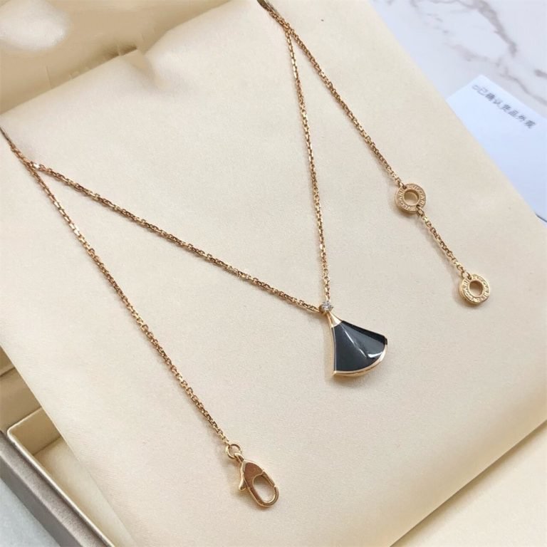 LUXEIFY DREAM NECKLACE ONYX 1 DIAMOND