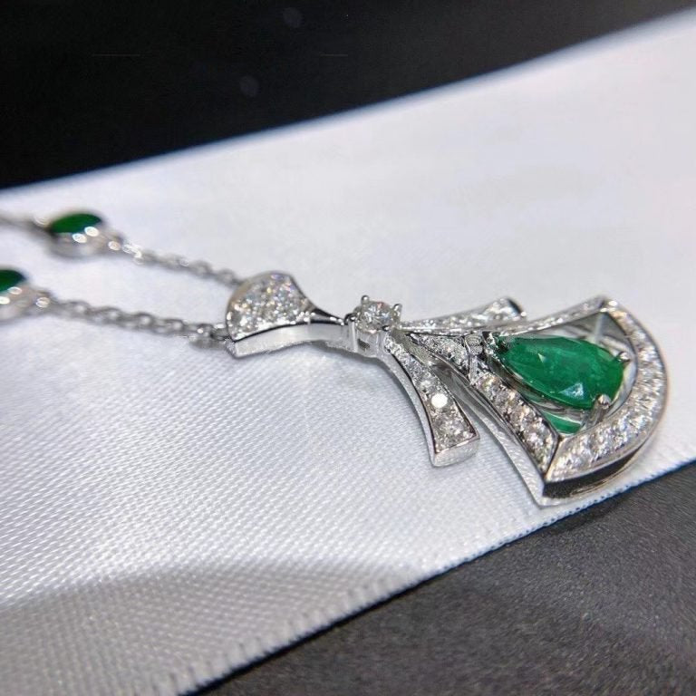 LUXEIFY DREAM NECKLACE MALACHITE DIAMOND SILVER