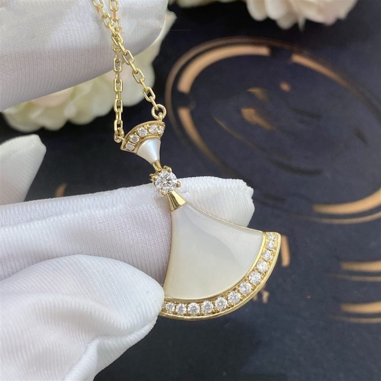 LUXEIFY DREAM NECKLACE MOP GOLD DIAMOND