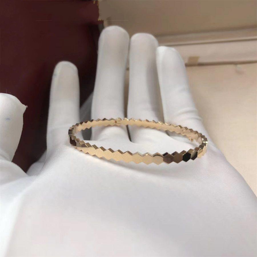 LUXEIFY BEE LOVE GOLD BRACELET