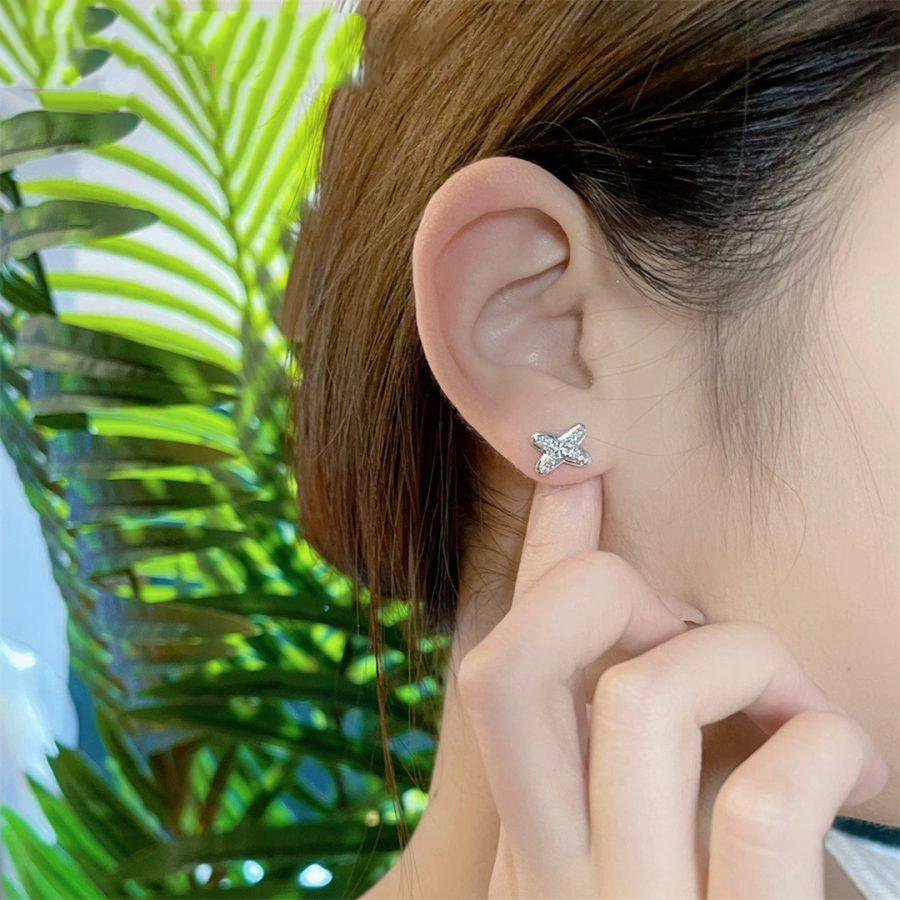LUXEIFY JEUX DE SILVER DIAMOND EARRINGS