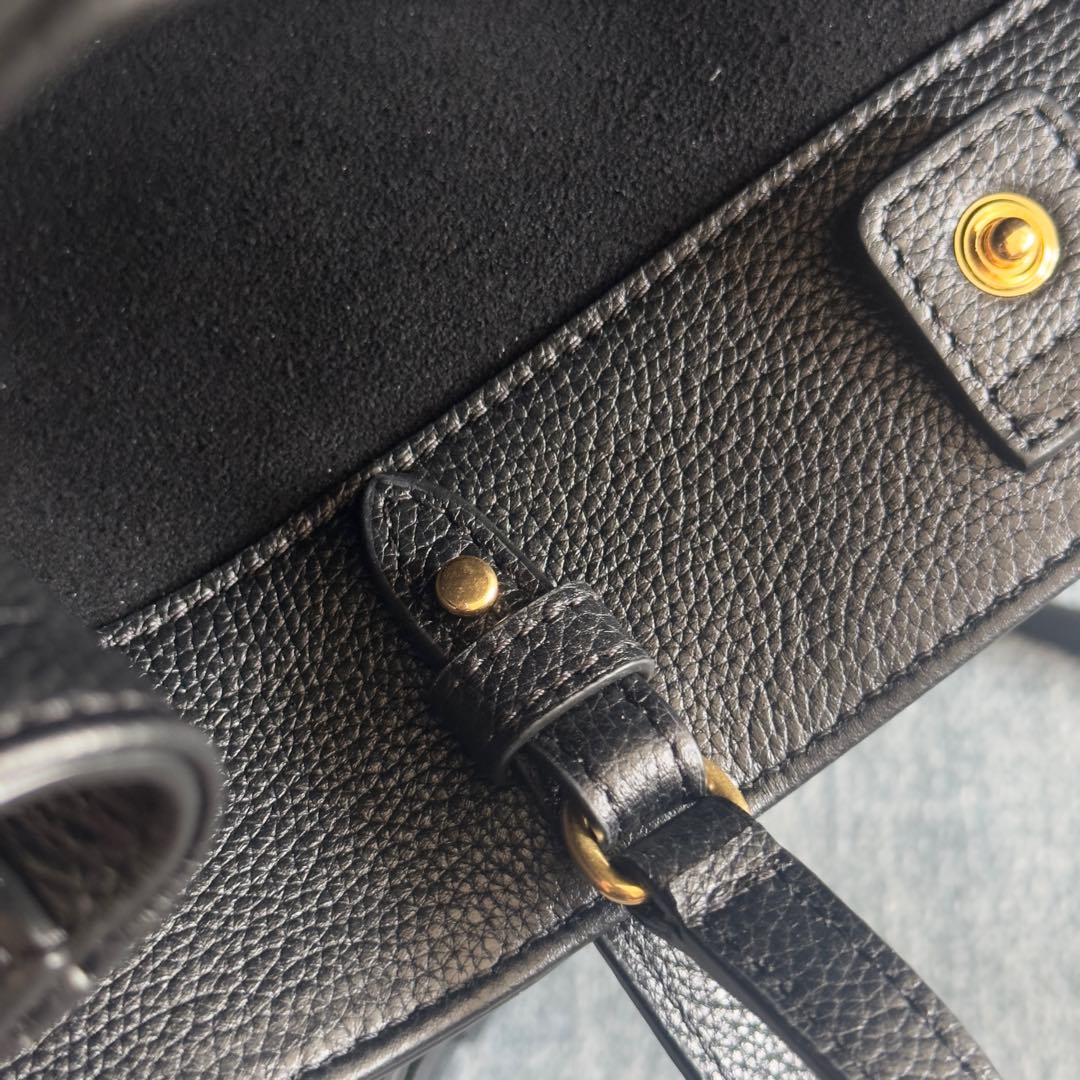 MINI CABAS ANA?S CUIR TRIOMPHE 20 IN BLACK GRAINED CALFSKIN