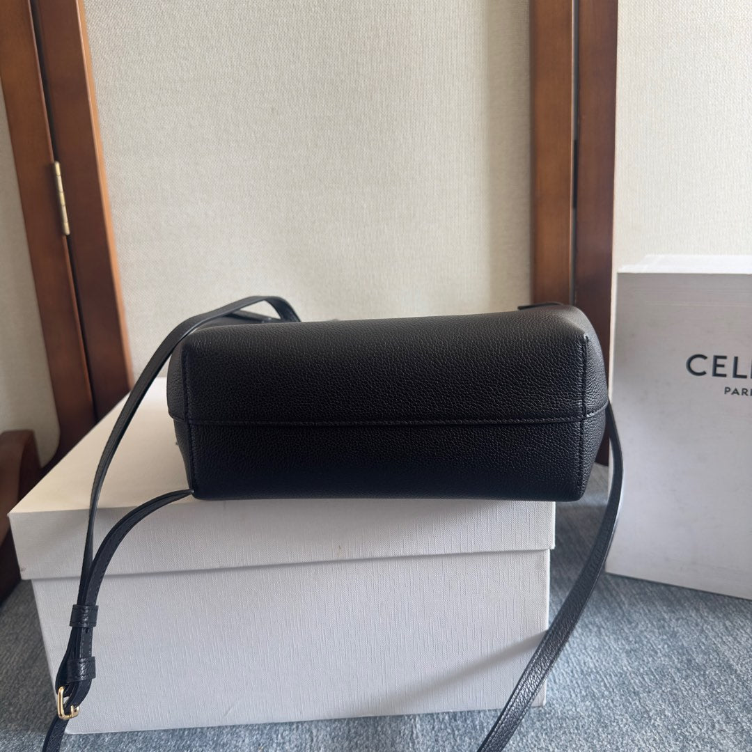 MINI CABAS ANA?S CUIR TRIOMPHE 20 IN BLACK GRAINED CALFSKIN