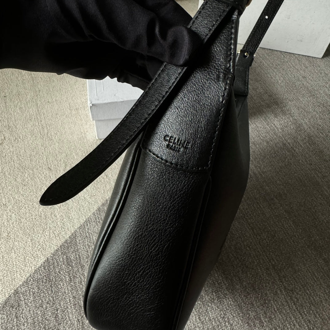 SMALL HELO?SE BAG CUIR 22 IN BLACK CALFSKIN EMBOSSED LOGO
