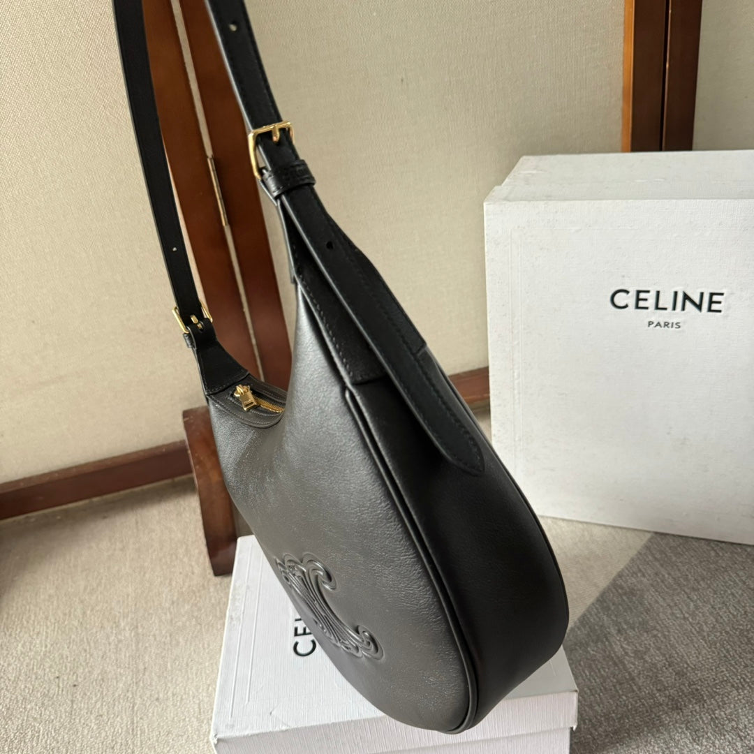 SMALL HELO?SE BAG CUIR 22 IN BLACK CALFSKIN EMBOSSED LOGO