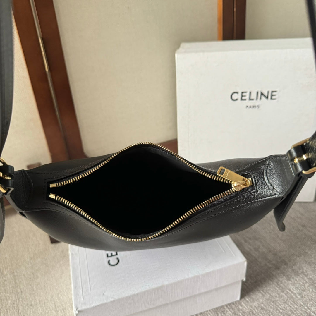 SMALL HELO?SE BAG CUIR 22 IN BLACK CALFSKIN EMBOSSED LOGO