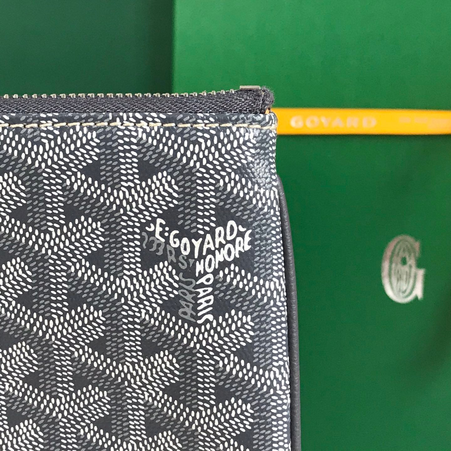 S¨¦NAT MGM POUCH 40 IN GREY GOYARDINE CANVAS