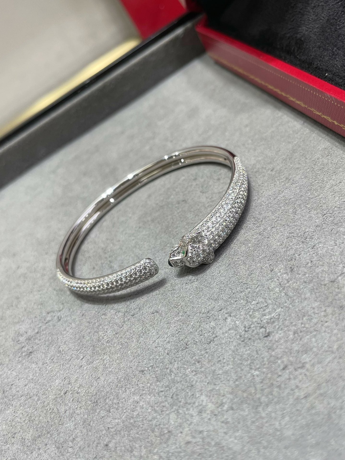 LUXEIFY PANTHERE FULL DIAMOND OPEN BRACELET