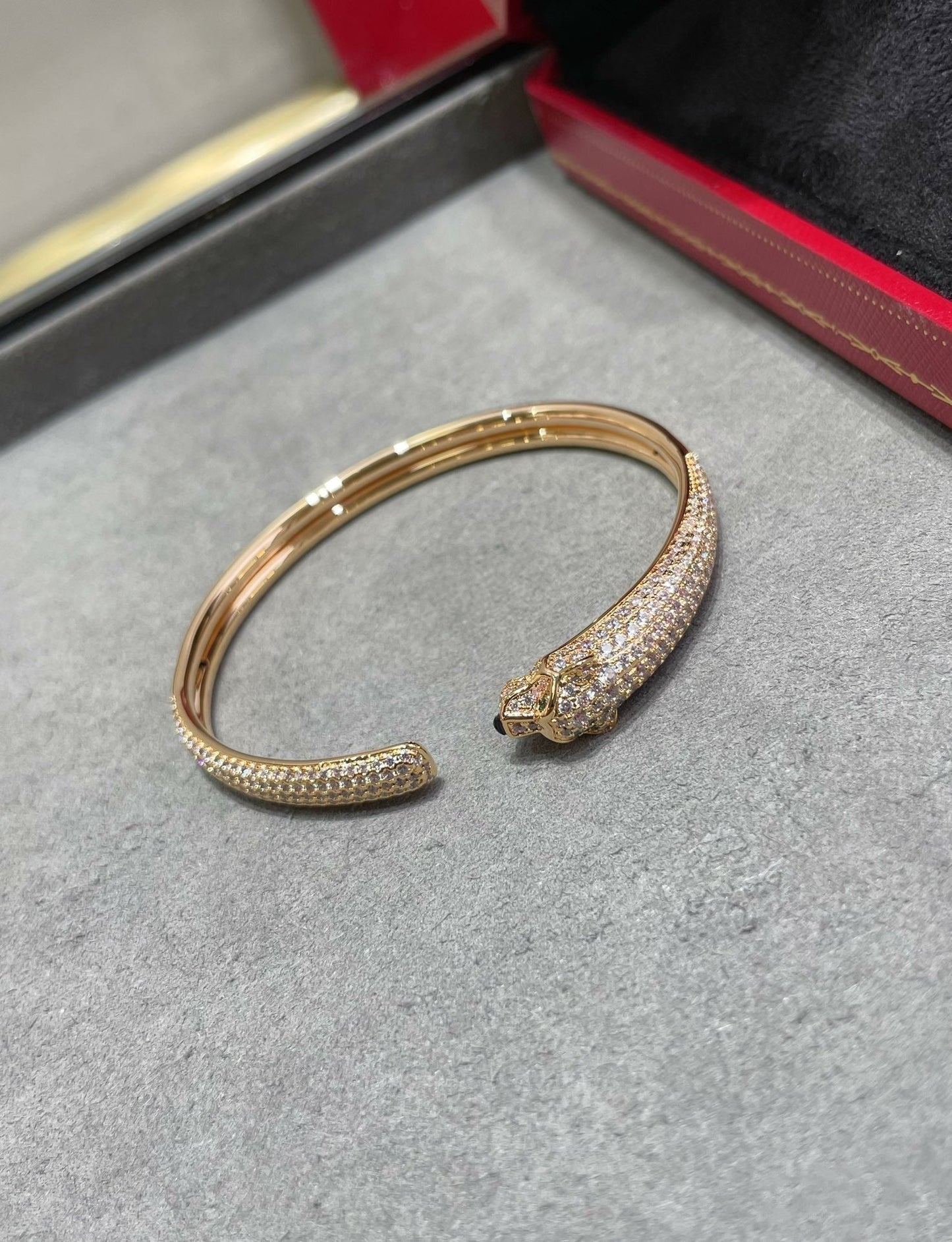 LUXEIFY PANTHERE FULL DIAMOND OPEN BRACELET