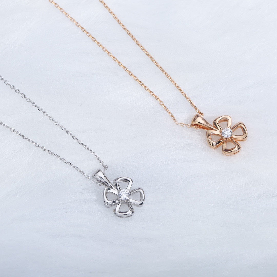 LUXEIFY FIOREVER NECKLACE DIAMOND CENTER