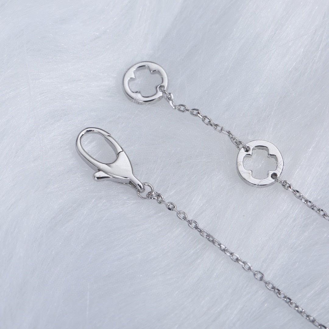 LUXEIFY FIOREVER NECKLACE DIAMOND CENTER